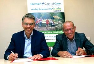 Jeroen Kremer (links) , directeur Oost Nederland namens HCC en Hans Damveld, voorzitter HMO